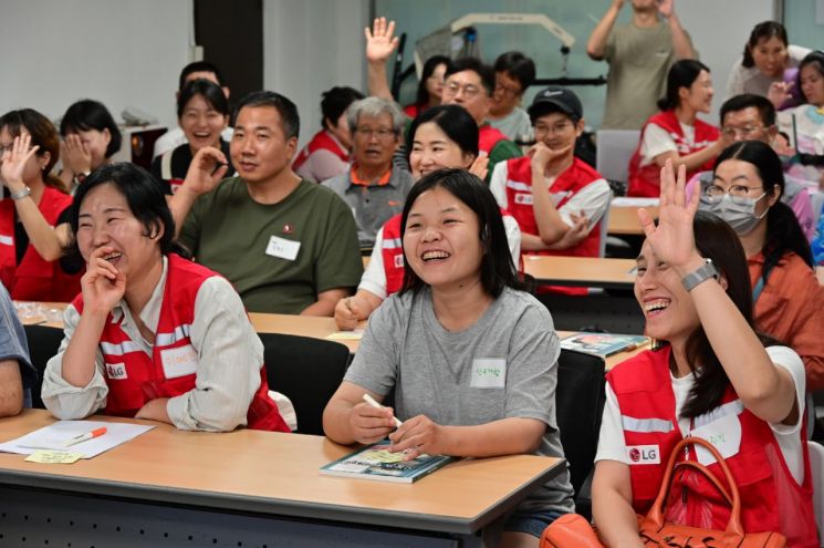 "Making Appliances Easy for Everyone"... LG Electronics Strives to Improve Accessibility