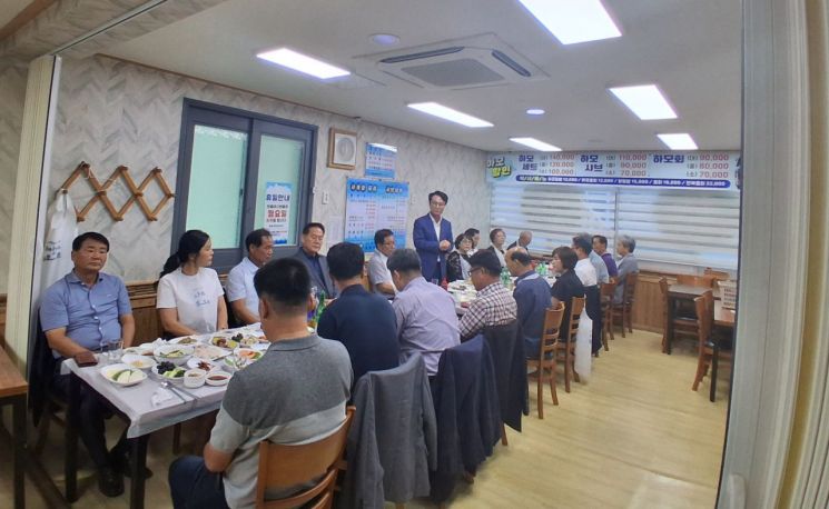 박동식 시장 주민자치회 임원진과의 간담회 현장 사진