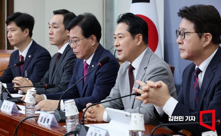 [Photo] Jang Donghyuk Presides Over First Supreme Council Meeting: "Shedding the Past, Moving Toward the Future"