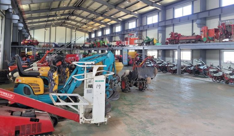 전라남도는 7월 집중호우로 피해를 입은 특별재난지역 농업인을 대상으로 농기계 임대사업소 임대료를 피해 복구 종료 시까지 면제한다. 전남도 제공