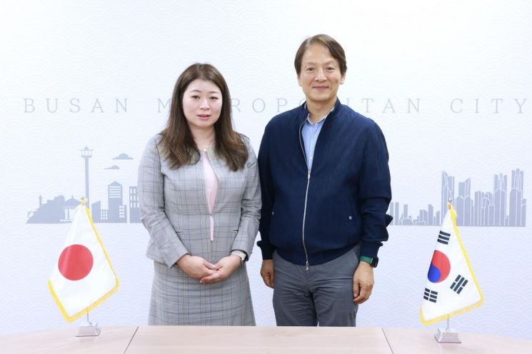 "반짝 하늘길 열리네" 부산-나가사키, 관광·교류 손잡는다… 10월 부정기편 운항