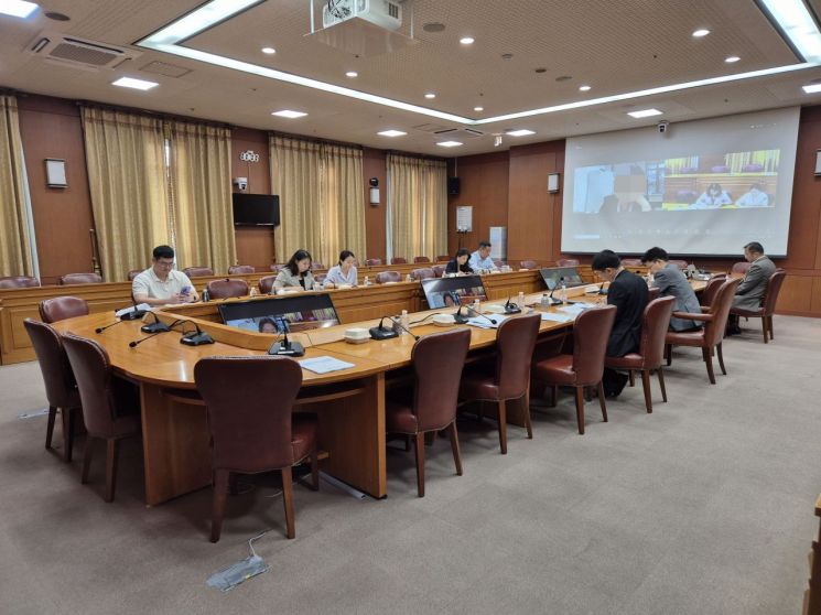 27일 서울 외교부 청사에서 외교부, 중국지역 공관 담당관, 해양경찰청 관계자 및 해양 분야 전문가 등이 참석한 가운데 조업질서 담당관 회의가 열리고 있다. 외교부