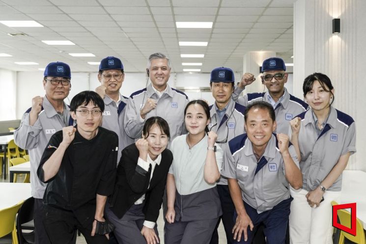 '부분파업' 한국GM 사장, 창원공장서 임직원 격려