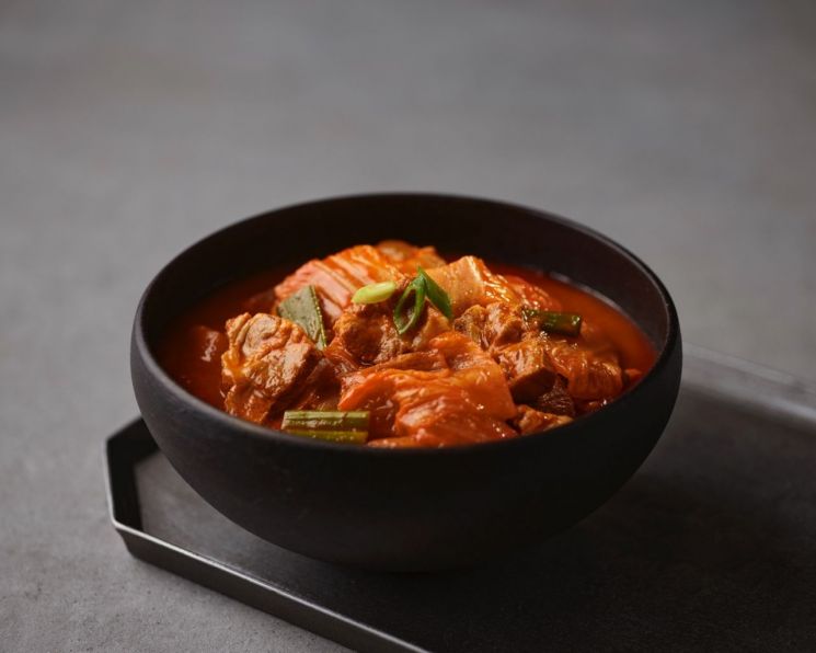 Lotte Hotel & Resort Launches Ready-to-Eat "Lotte Hotel Kimchi Stew"