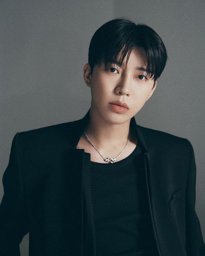 임영웅(사진)의 팬클럽 ‘영웅시대 나눔의 방’이 정규 2집 앨범 ‘IM HERO 2’ 발매를 기념해 학대피해아동 심리치료 지원을 위해 829만 원을 기부했다. 홀트아동복지회