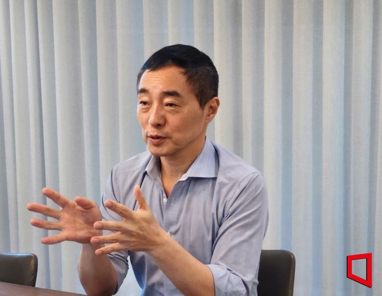 지난 8월 22일 성남시 분당구 사무실에서 김정빈 수퍼빈 대표가 아시아경제와 인터뷰하고 있다. 사진=박유진 기자