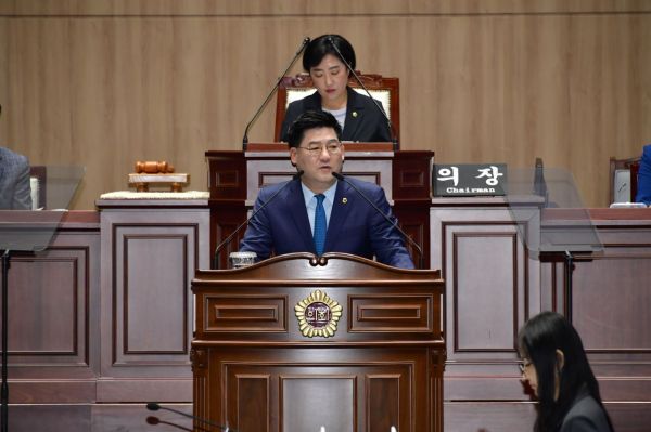 심철의 광주시의회 의원이 28일 제336회 임시회 본회의에서 '5분 자유발언'을 하고 있다. 광주시의회 제공