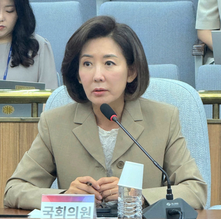 나경원 국민의힘 의원이 한동훈 전 대표가 아닌 자신이 당 대표였다면 12·3 비상계엄과 같은 극단적 상황이 발생하지 않았을 것이라고 주장했다. 나경원 페이스북