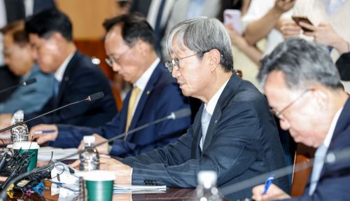 [1mm금융톡]준비된 말만, 신중한 행보…이찬진 금감원장의 정중동