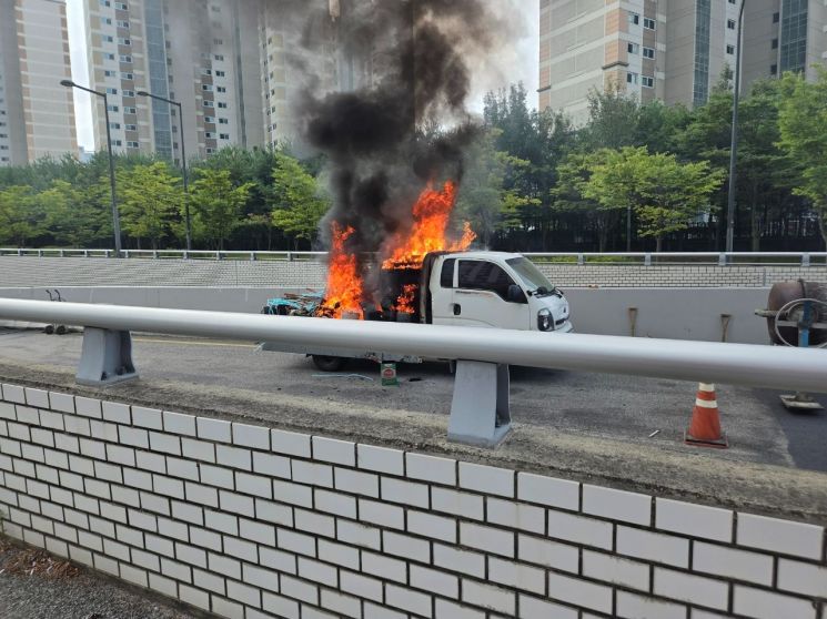 공사현장 화물차 가스 누출로 화재발생