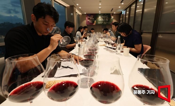 올해의 히든 와인 레드 왕좌는 '보졸레의 왕'…이변의 주인공 '2등'