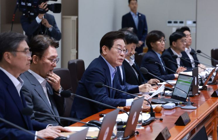 이재명 대통령이 29일 서울 용산 대통령실 청사에서 열린 임시 국무회의에서 발언하고 있다. 연합뉴스