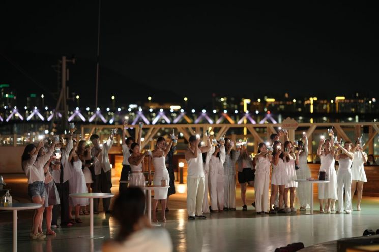 크루즈여행 새 판 짠다… 팬스타 미라클호, 선상 풀파티·매직쇼 20·30에 손짓