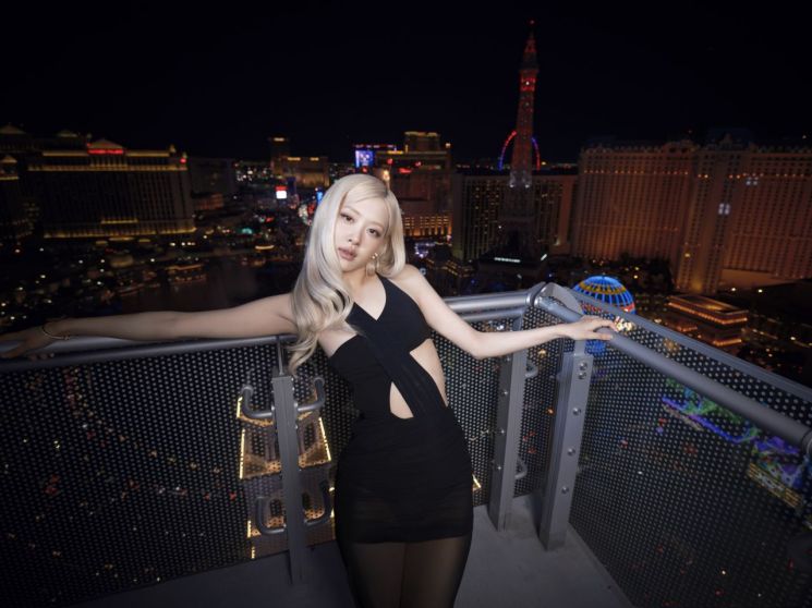 블랙핑크 로제 '아파트'…유튜브로 110억 벌었다