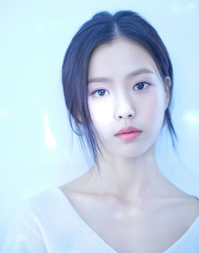 배우 고민시(32)가 학교 폭력 가해 의혹과 관련해 처음으로 공식 입장을 밝혔다. 미스틱스토리