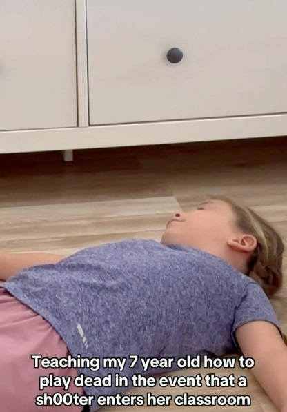 "상처 위장하고 죽은 척…" 美가정, 총기 난사 대비 훈련