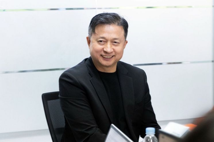 김광용 유니토아 대표가 지난달 28일 서울 강남구 삼성동 유니토아 본사에서 열린 기자간담회에서 발언하고 있다. 메인비즈협회