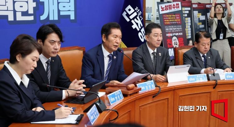 정청래 더불어민주당 대표가 1일 국회에서 열린 최고위원회의에서 발언하고 있다. 김현민 기자