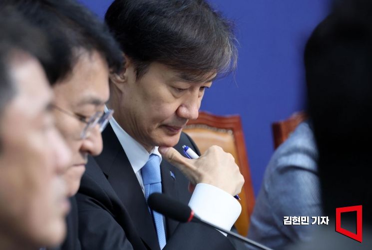 조국 조국혁신당 혁신정책연구원장이 1일 국회에서 열린 최고위원회의에 참석하고 있다.
