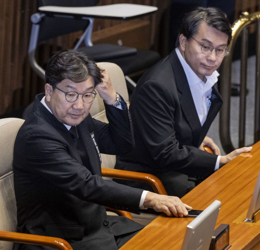 권선동 국민의힘 의원이 1일 국회에서 열린 제429회 국회 정기회 개회식에 참석해 자리에 앉아 있다. 연합뉴스