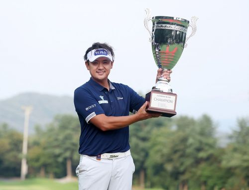 박상현이 동아회원권그룹 오픈 우승 직후 트로피를 들고 미소를 짓고 있다. 사진제공=KPGA