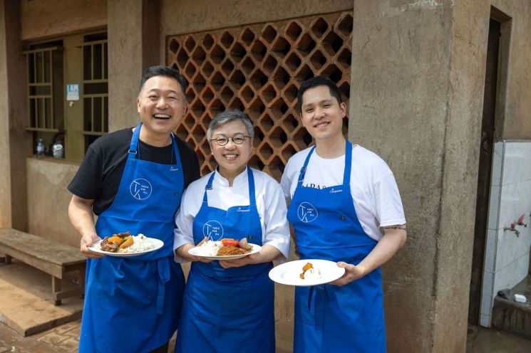"우간다 어린이 돕자" 최현석 등 11인 셰프 뭉쳤다
