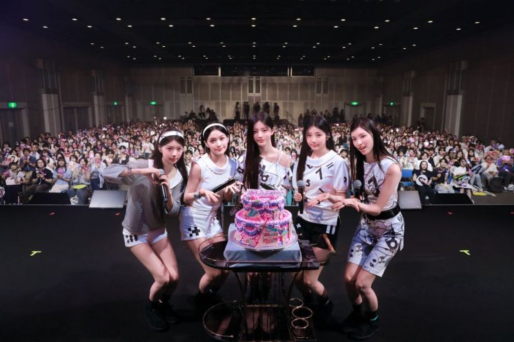 그룹 아일릿이  일본에서 첫 싱글 발매 쇼케이스를 열었다. 사진제공=빌리프랩