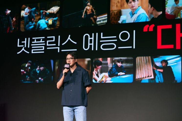 유기환 넷플릭스 디렉터가 2일 서울 중구 JW 동대문 메리어트 호텔에서 열린 '넷플릭스 예능 페스티벌 2025'에서 올해 예능 성과에 대해 설명하고 있다. 사진제공=넷플릭스