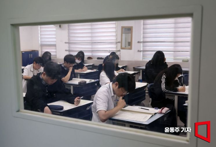 2026학년도 대학수학능력시험 모의평가가 실시된 3일 서울 금천구 금천고등학교에서 고3 학생들이 시험 준비를 하고 있다. 20250903 윤동주 기자