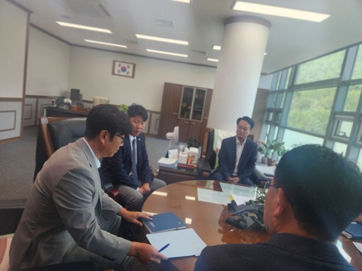 박동식 사천시장, 창원대총장 면담.