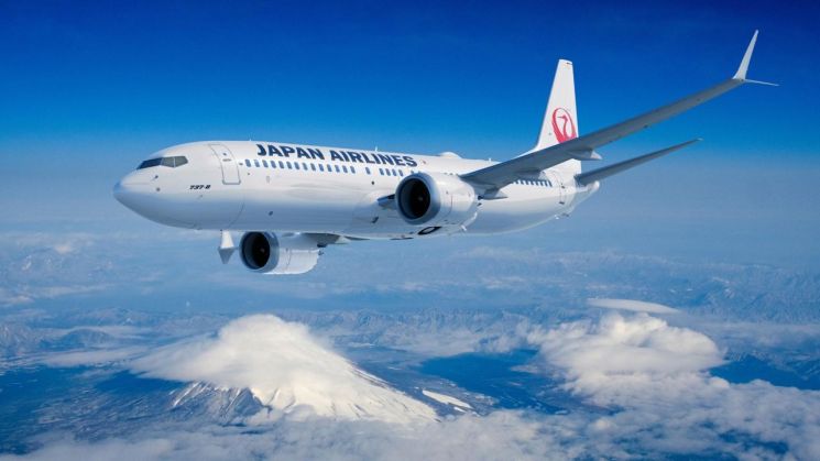 Hired Three Captains With Alcohol Records, Then Pleads Ignorance... Drinking Scandal Spreads to Japan Airlines LCC