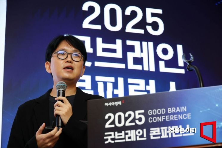 안유석 서울대학교병원 정신건강의학과 교수가 3일 서울 중구 웨스틴조선호텔에서 아시아경제 주최로 열린 '2025 굿브레인 콘퍼런스'에 참석, '디지털 중독으로부터 우리를 지키는 방법' 이란 주제로 강연을 하고 있다. 2025.9.3 조용준 기자
