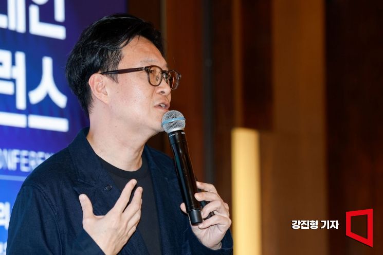 김병규 연세대학교 경영학과 교수가 3일 서울 중구 웨스틴조선호텔에서 아시아경제 주최로 열린 '2025 굿브레인 콘퍼런스'에 참석해 ‘알고리즘 소비와 생각의 길’이란 주제로 특별강연 하고 있다. 2025.9.3 강진형 기자