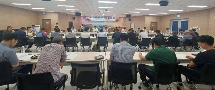 전라남도는 3일 장흥군 농업기술센터에서 마늘·양파 육묘철을 맞아 안정적 수급 관리를 위한 마늘·양파 광역 주산지협의체 회의를 열었다. 전남도 제공