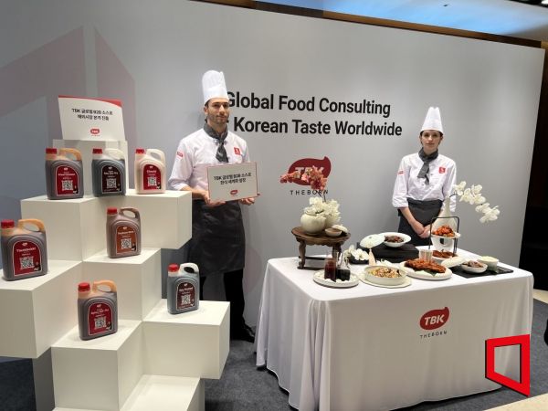 "K-소스 짊어지고 해외 공략"…'상장 첫 적자' 백종원의 재도전 