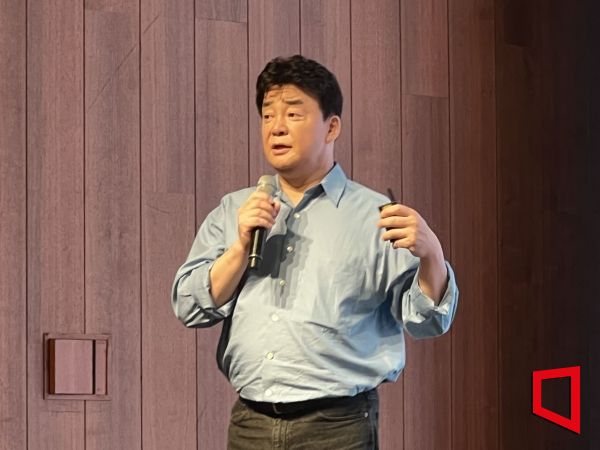 "K-소스 짊어지고 해외 공략"…'상장 첫 적자' 백종원의 재도전 