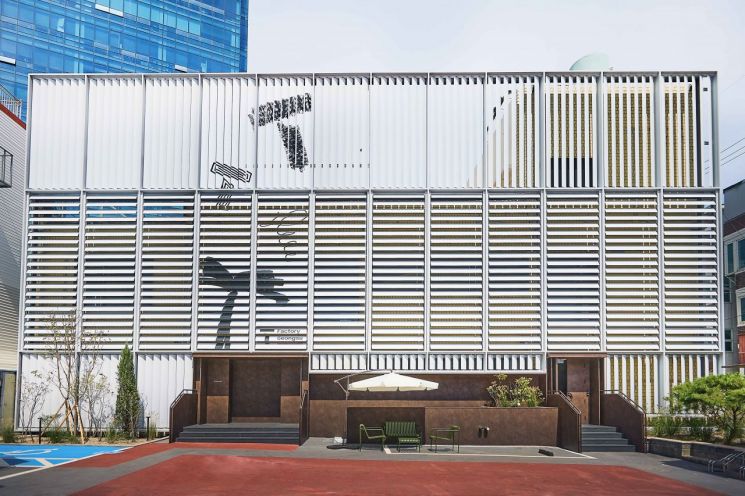 [르포]SKT 문화공간 'T팩토리' 성수 가보니…아이돌 체험에 AI포토까지 