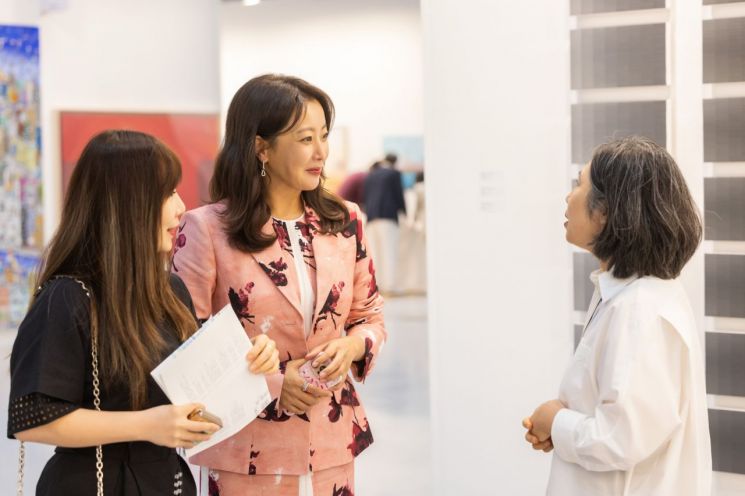 "작년보다 좋네" 첫날 '63억원 거래작' 나왔다…김혜경 여사도 등장(종합)