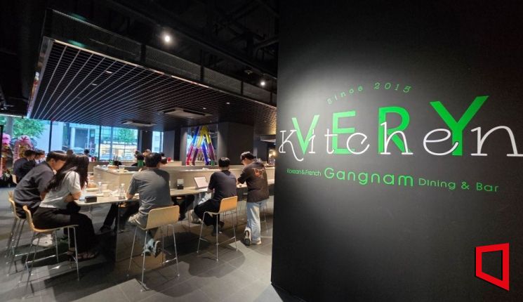 르노코리아, 맛집까지 품은 강남전시장 첫 선