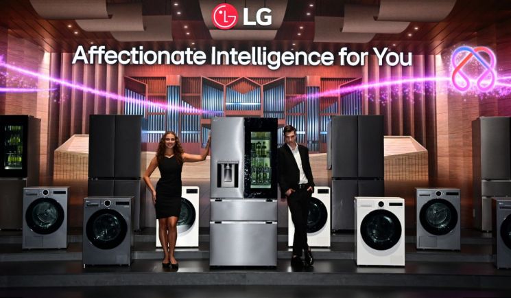 LG Electronics showcased a large number of AI home solutions based on LG ThinQ On and 25 new products tailored for the European market under the theme "Orchestra of LG AI Appliances" at the IFA 2025 exhibition held in Berlin, Germany, from the 5th to the 9th (local time). LG Electronics
