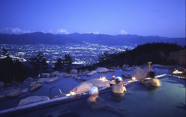 "영업 재개했는데 중단 소식만 퍼져"…후지산 뷰 온천 특단 조치