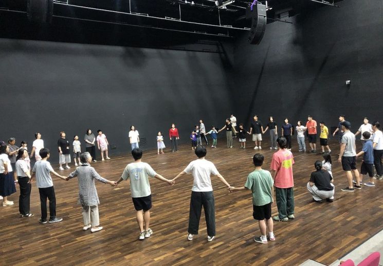 발달장애인·가족이 함께 꾸민 공연 '반짝/번쩍'...13일 국립현대미술관서 개최 