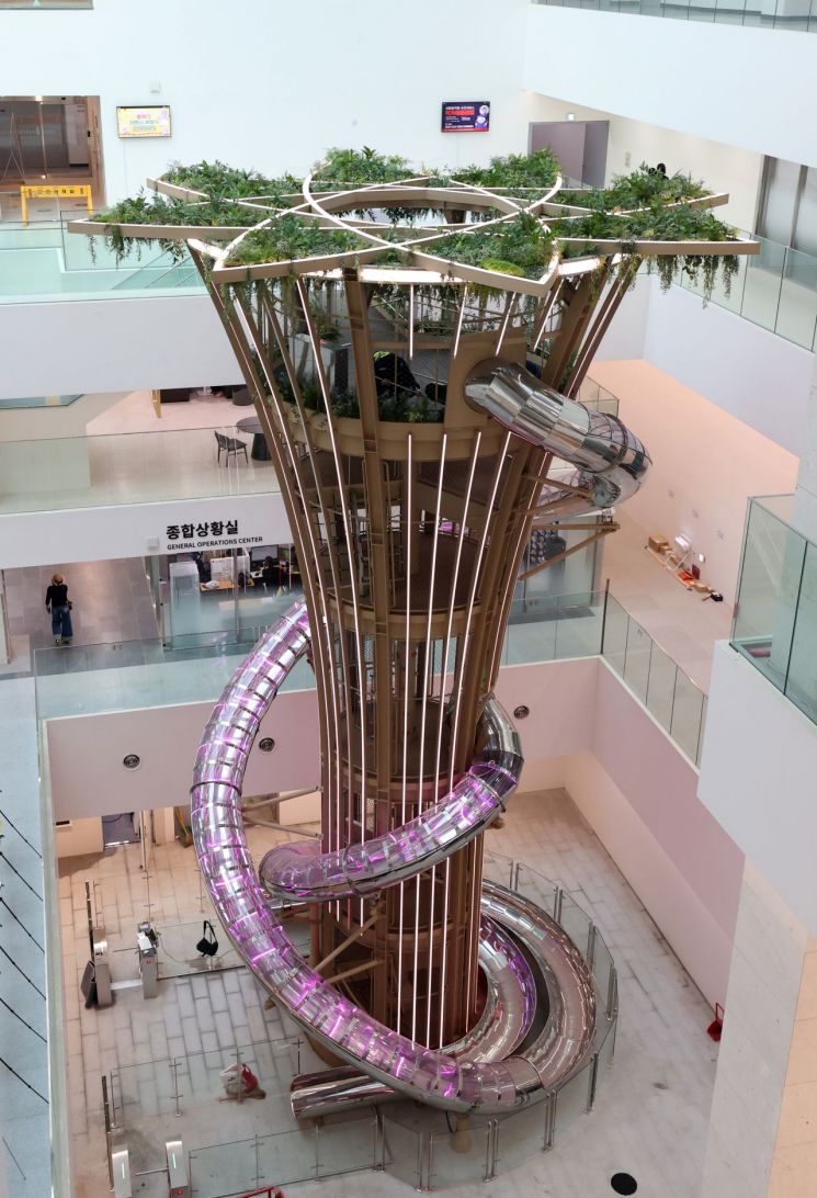 이런 구청이 있다고?…상가·놀이기구·24시간 어린이집에 오픈스튜디오까지