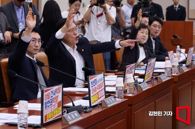 법사위 '검찰개혁' 공청회…국힘 '고성'에 추미애 "최소 교양 지켜야"