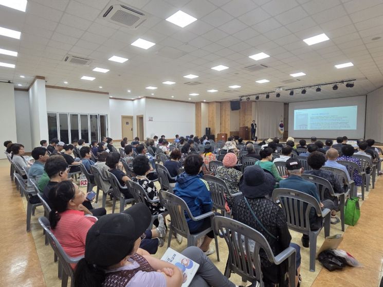 부안군이 일반음식점 기존 영업자를 대상으로 '일반음식점 영업주 위생교육'을 실시했다. 부안군 제공