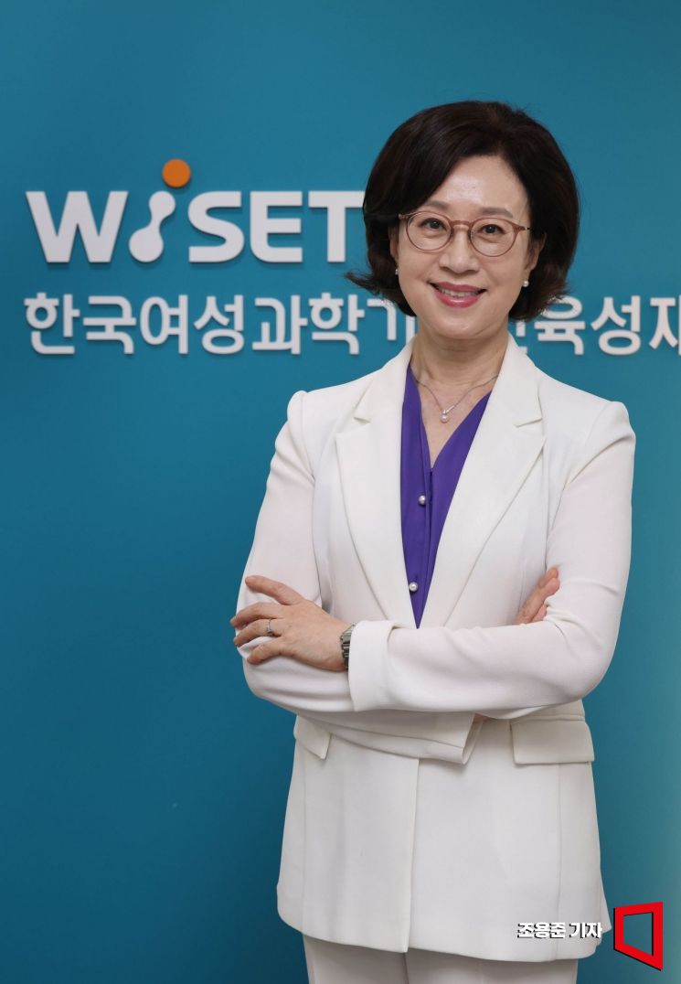 [파워K우먼]문애리 WISET 이사장 "AI 기술 개발에 여성 인력 참여를" - 뉴스 썸네일 이미지