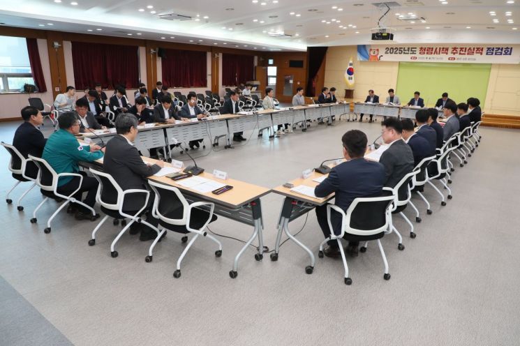 김진태 강원특별자치도지사가 4일 도청 별관 4층 회의실에서 '2025년도 청렴시책 추진실적 점검회'를 개최하고 있다. 강원특별자치도 제공