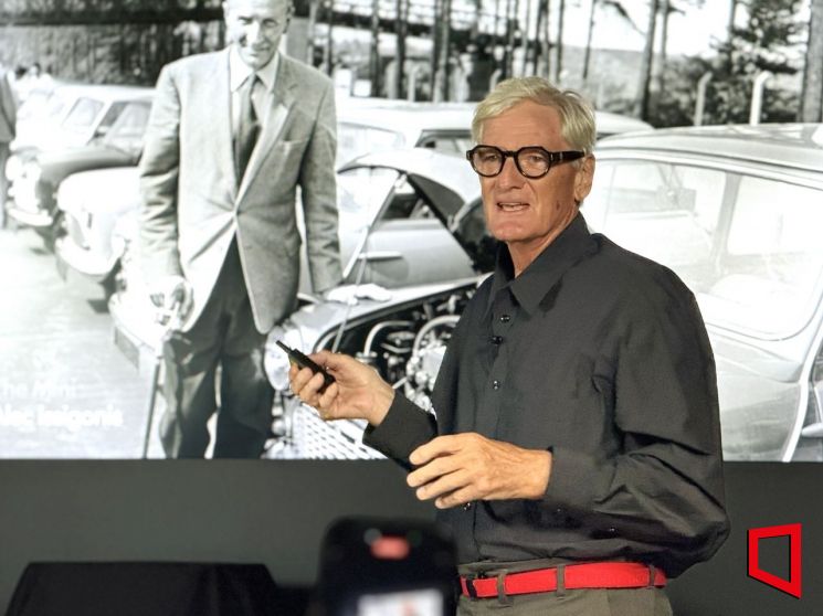 "모방? 우린 혁신한다"…다이슨 창업자, 베를린 깜짝 등장 [IFA 2025]