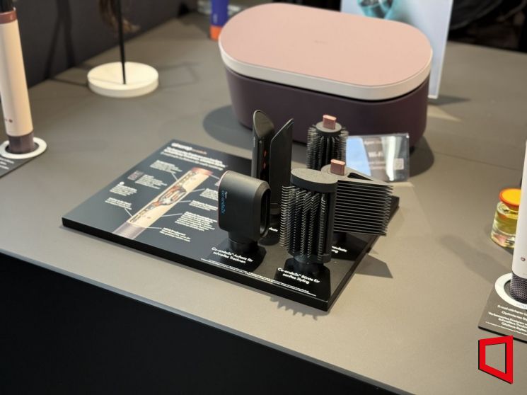 "모방? 우린 혁신한다"…다이슨 창업자, 베를린 깜짝 등장 [IFA 2025]