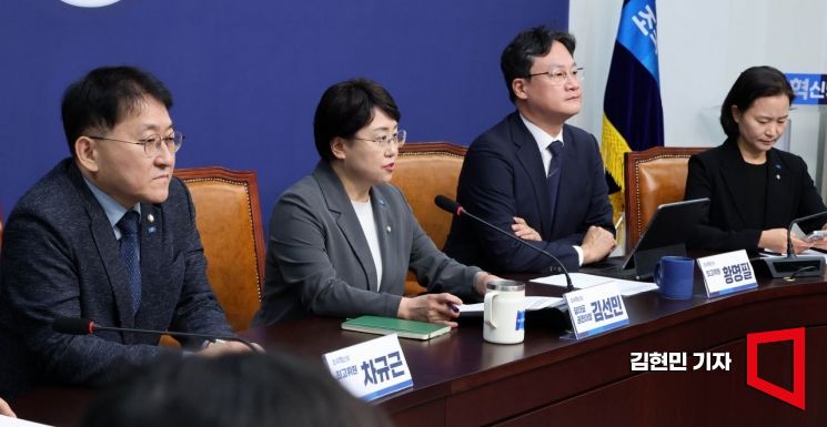 김선민 조국혁신당 당대표 권한대행이 5일 국회에서 열린 현안 관련 기자간담회에서 당내 성비위 사건과 관련한 입장을 말하고 있다. 2025.9.5 김현민 기자